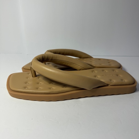 Vince Serene Leather Padded Slip On Thong Sandals Women’s US7M/UK 37 Neutral - Picture 6 of 8
